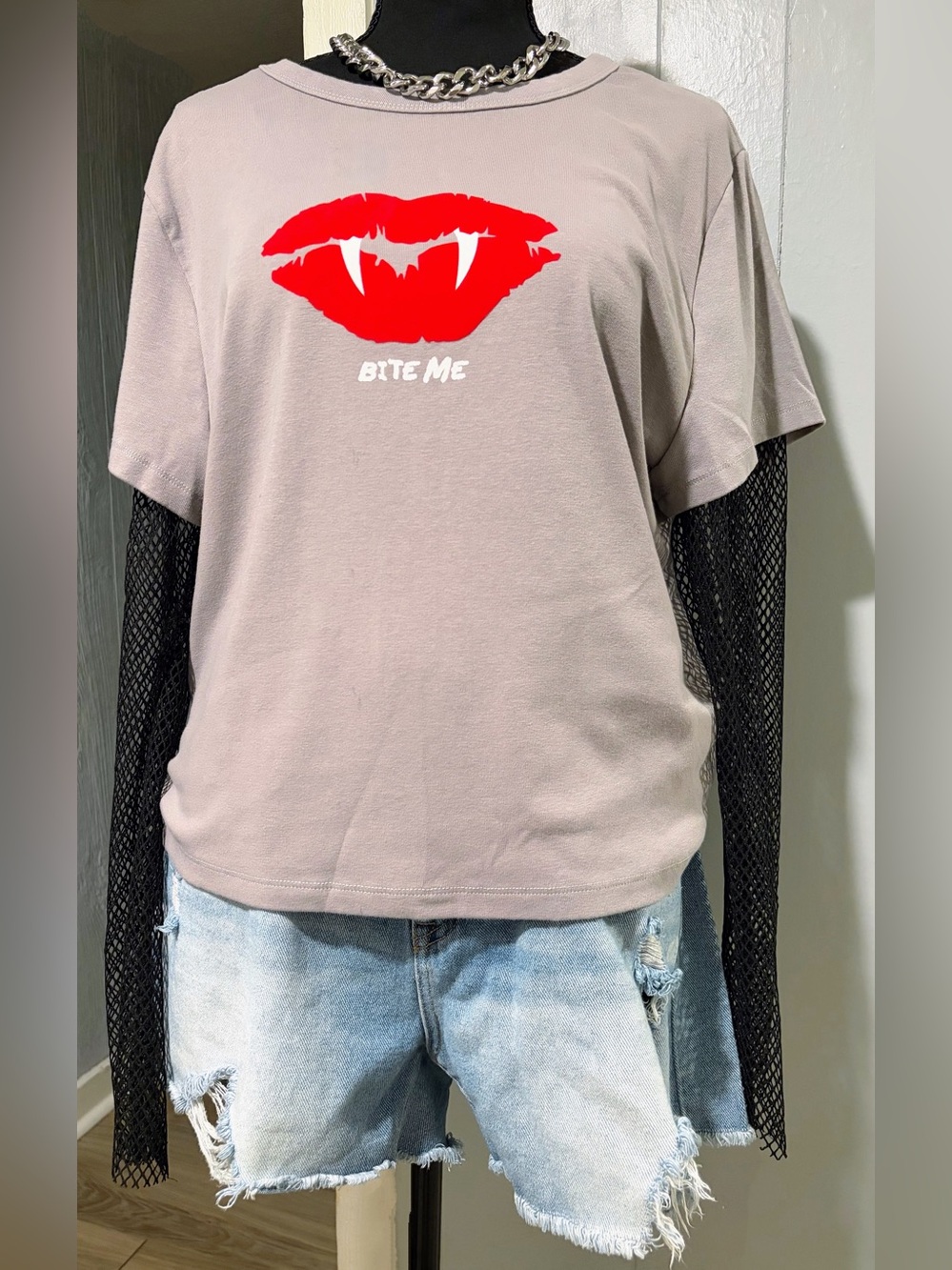 Forever 21 "Bite Me" Vampire
Crop Top Size 3X